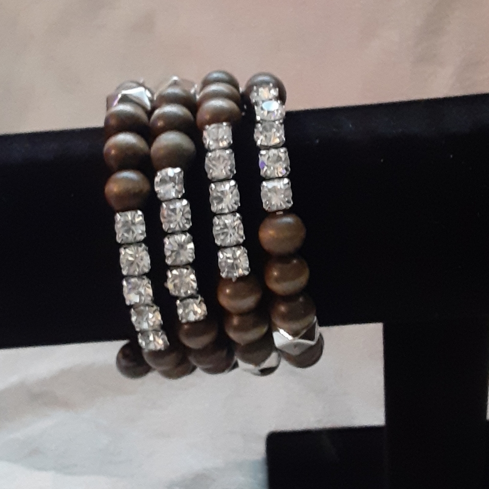Buckle jeweled bracelet